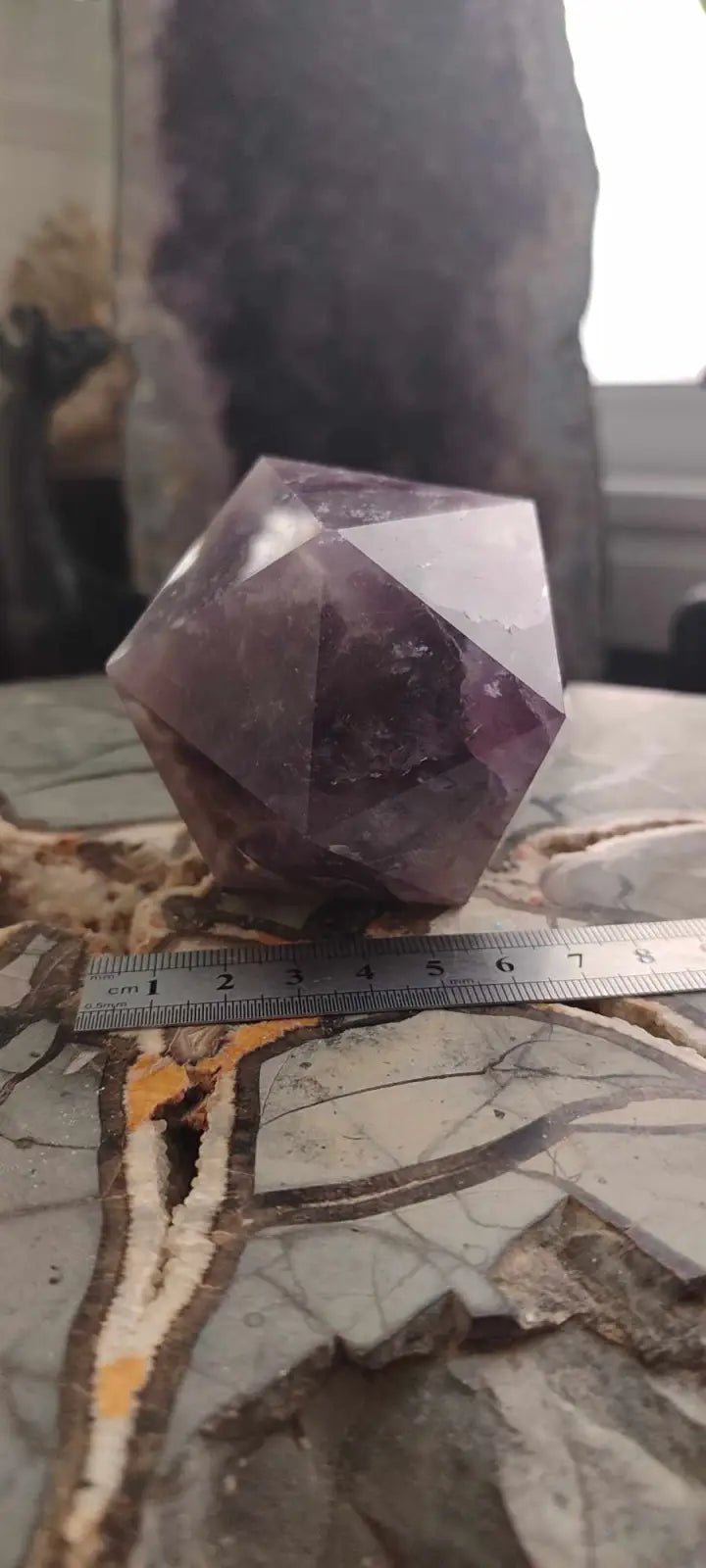 Load image into Gallery viewer, Icosaèdre d’améthyste du Brésil Grade A++++ Icosaèdre d’améthyste
