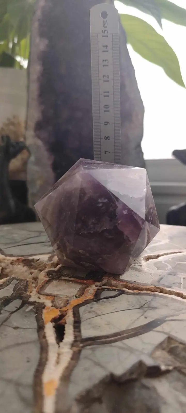 Load image into Gallery viewer, Icosaèdre d’améthyste du Brésil Grade A++++ Icosaèdre d’améthyste
