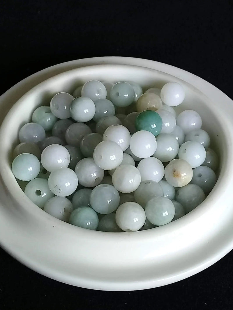 Cargue la imagen en el visor de la galería, Jade de Birmanie perle Grade A++++ Prix perle à l’unité Jade de Birmanie perles 8mm Dans la besace du p&#39;tit Poucet Diamètre 8mm  
