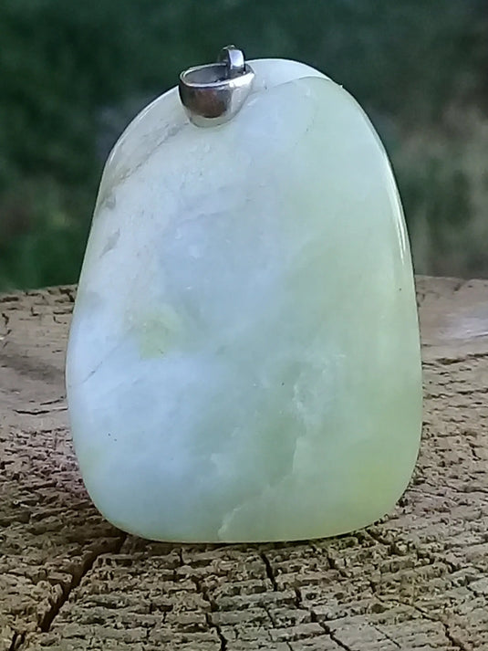 Jade de Chine ( Véritable) pendentif Grade A++++ Fourni avec son cordon Jade de Chine (Véritable) pendentif Dans la besace du p'tit Poucet   