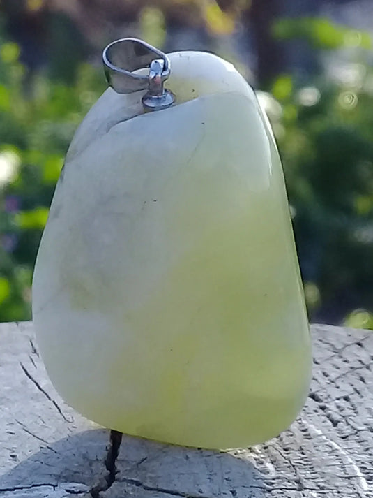 Jade de Chine ( Véritable) pendentif Grade A++++ Fourni avec son cordon Jade de Chine (Véritable) pendentif Dans la besace du p'tit Poucet   
