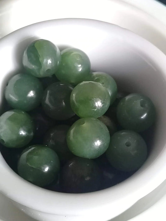 Jade Néphrite de Birmanie perle Grade A++++ Prix perle à l’unité Jade Néphrite perles 8mm Dans la besace du p'tit Poucet Diamètre 8mm  