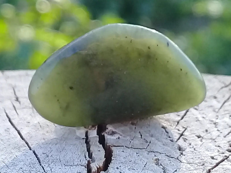 Load image into Gallery viewer, Jade Néphrite de Birmanie pierre roulée Grade A++++ Jade néphrite de Birmanie pierre roulée
