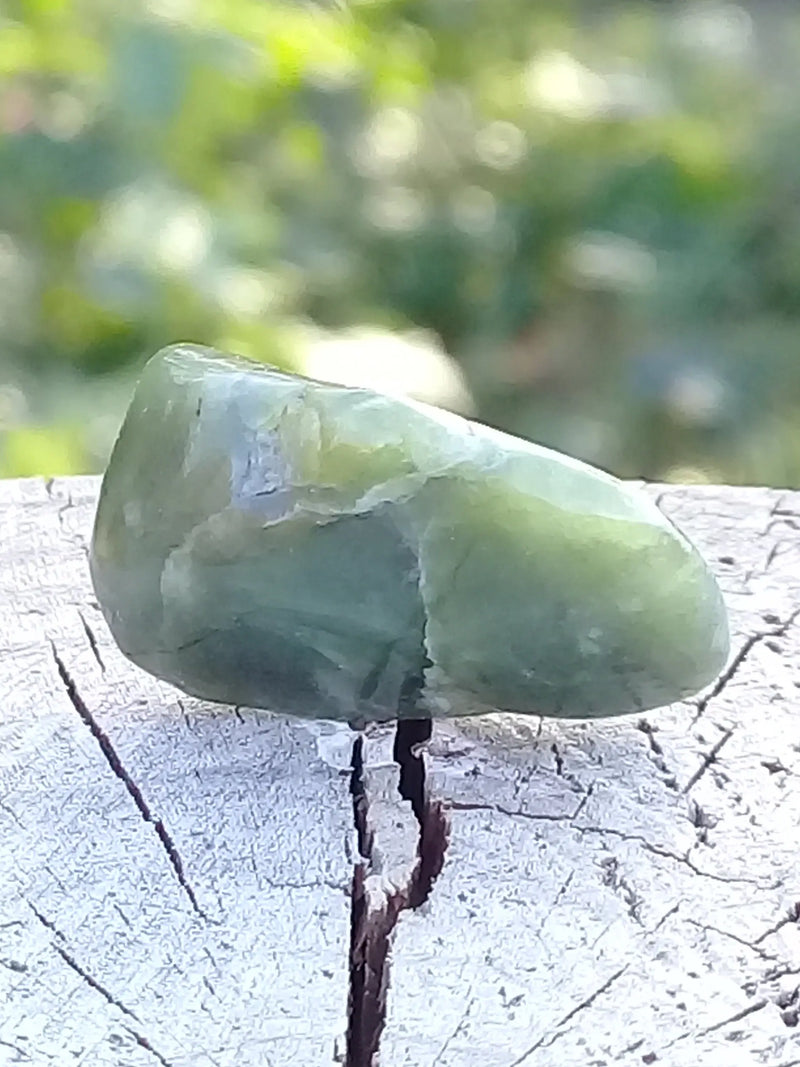 Cargue la imagen en el visor de la galería, Jade Néphrite de Birmanie pierre roulée Grade A++++ Jade Néphrite de Birmanie pierre roulée Dans la besace du p&#39;tit Poucet   
