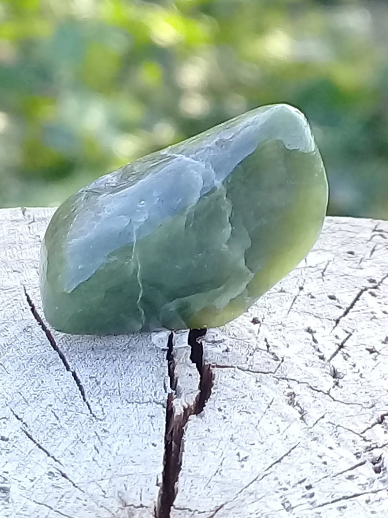 Загрузить изображение в просмотрщик галереи, Jade Néphrite de Birmanie pierre roulée Grade A++++ Jade Néphrite de Birmanie pierre roulée Dans la besace du p&#39;tit Poucet   

