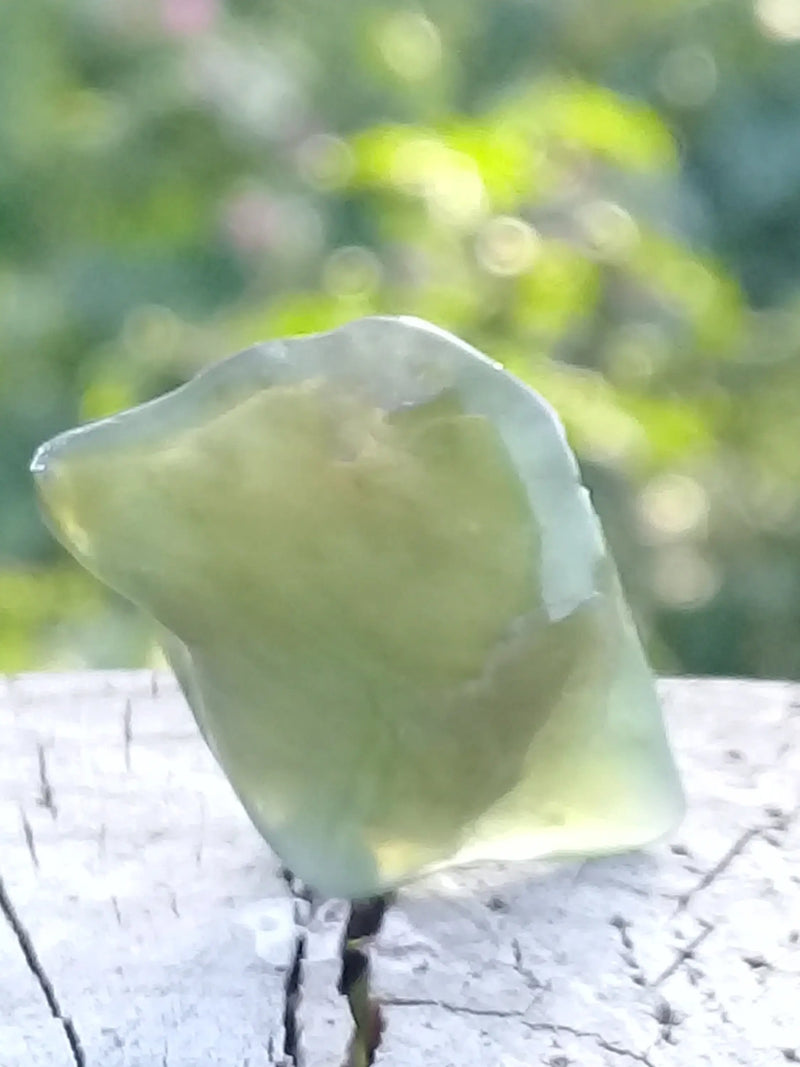 Laden Sie das Bild in Galerie -Viewer, Jade Néphrite de Birmanie pierre roulée Grade A++++ Jade Néphrite de Birmanie pierre roulée Dans la besace du p&#39;tit Poucet   
