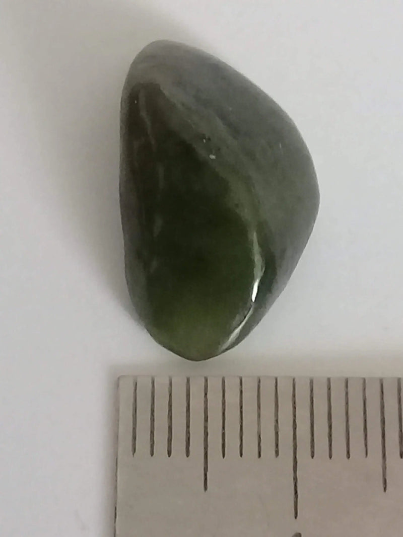Cargue la imagen en el visor de la galería, Jade Néphrite de Birmanie pierre roulée Grade A++++ Jade néphrite de Birmanie pierre roulée Dans la besace du p&#39;tit Poucet   
