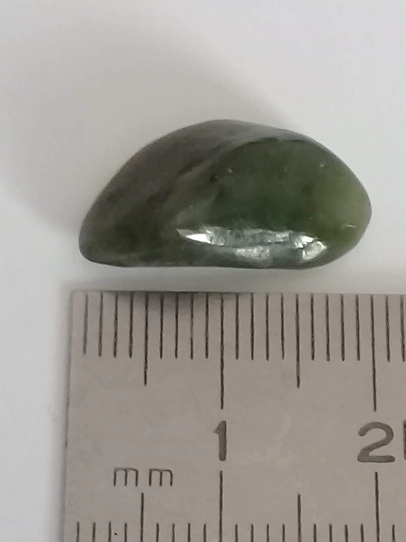 Загрузить изображение в просмотрщик галереи, Jade Néphrite de Birmanie pierre roulée Grade A++++ Jade néphrite de Birmanie pierre roulée Dans la besace du p&#39;tit Poucet   
