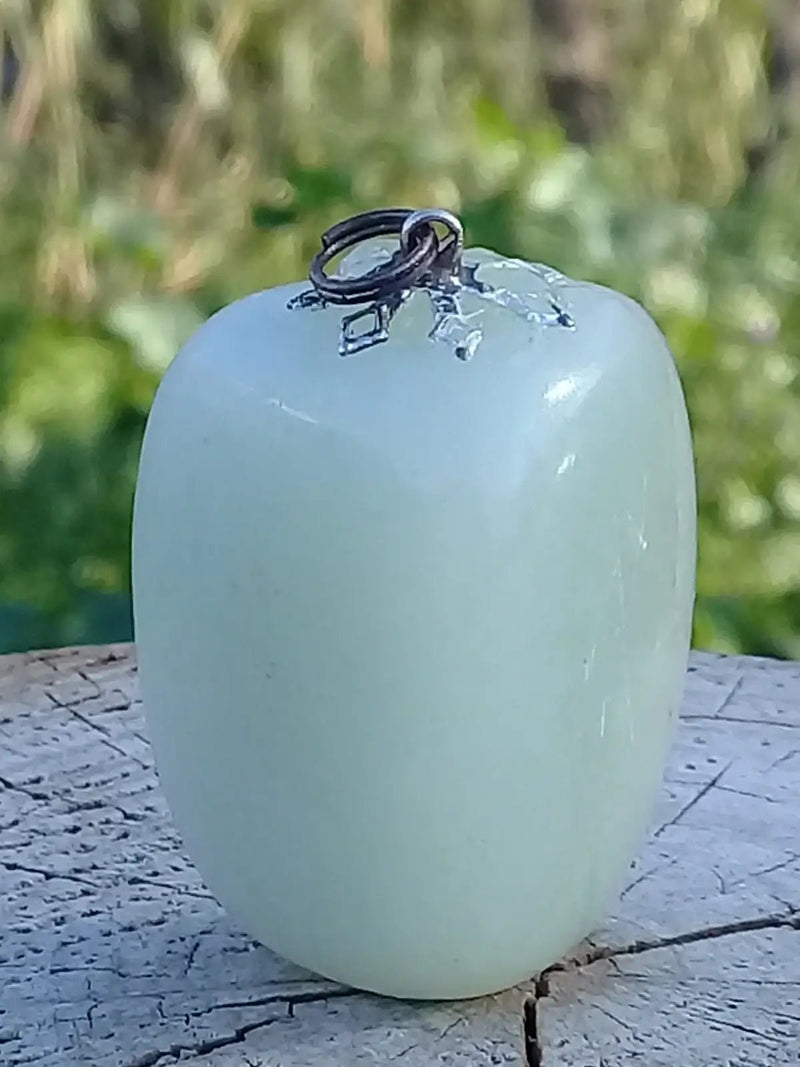 Load image into Gallery viewer, Jade Serpentine pendentif Grade A++++ Fourni avec son cordon Jade Serpentine pendentif
