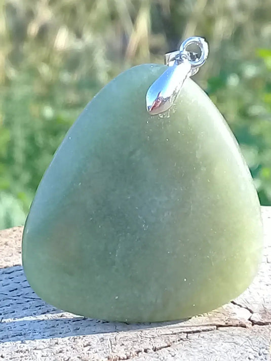 Jade Serpentine pendentif Grade A++++ Fourni avec son cordon Jade Serpentine pendentif