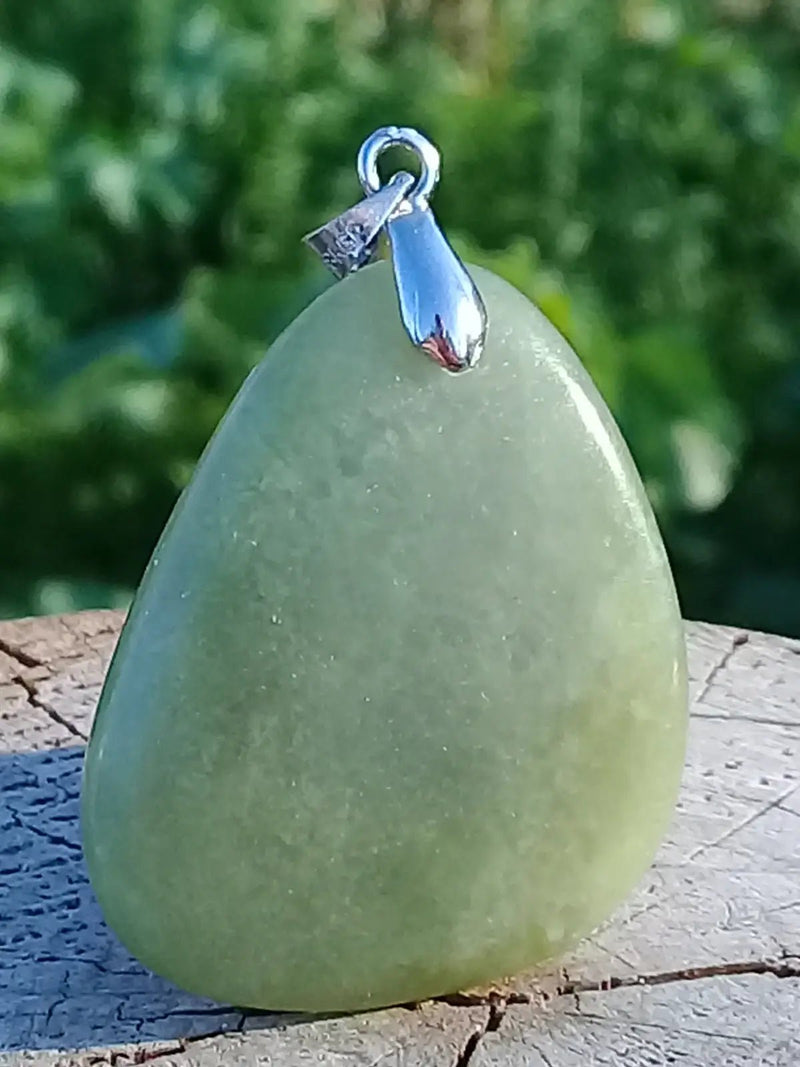 Chargez l'image dans la visionneuse de la galerie, Jade Serpentine pendentif Grade A++++ Fourni avec son cordon Jade Serpentine pendentif
