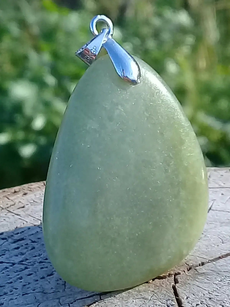 Chargez l'image dans la visionneuse de la galerie, Jade Serpentine pendentif Grade A++++ Fourni avec son cordon Jade Serpentine pendentif
