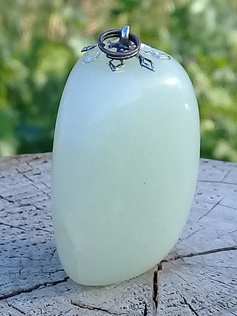 Load image into Gallery viewer, Jade Serpentine pendentif Grade A++++ Fourni avec son cordon Jade Serpentine pendentif
