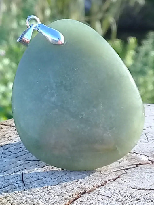 Jade Serpentine pendentif Grade A++++ Fourni avec son cordon Jade Serpentine pendentif
