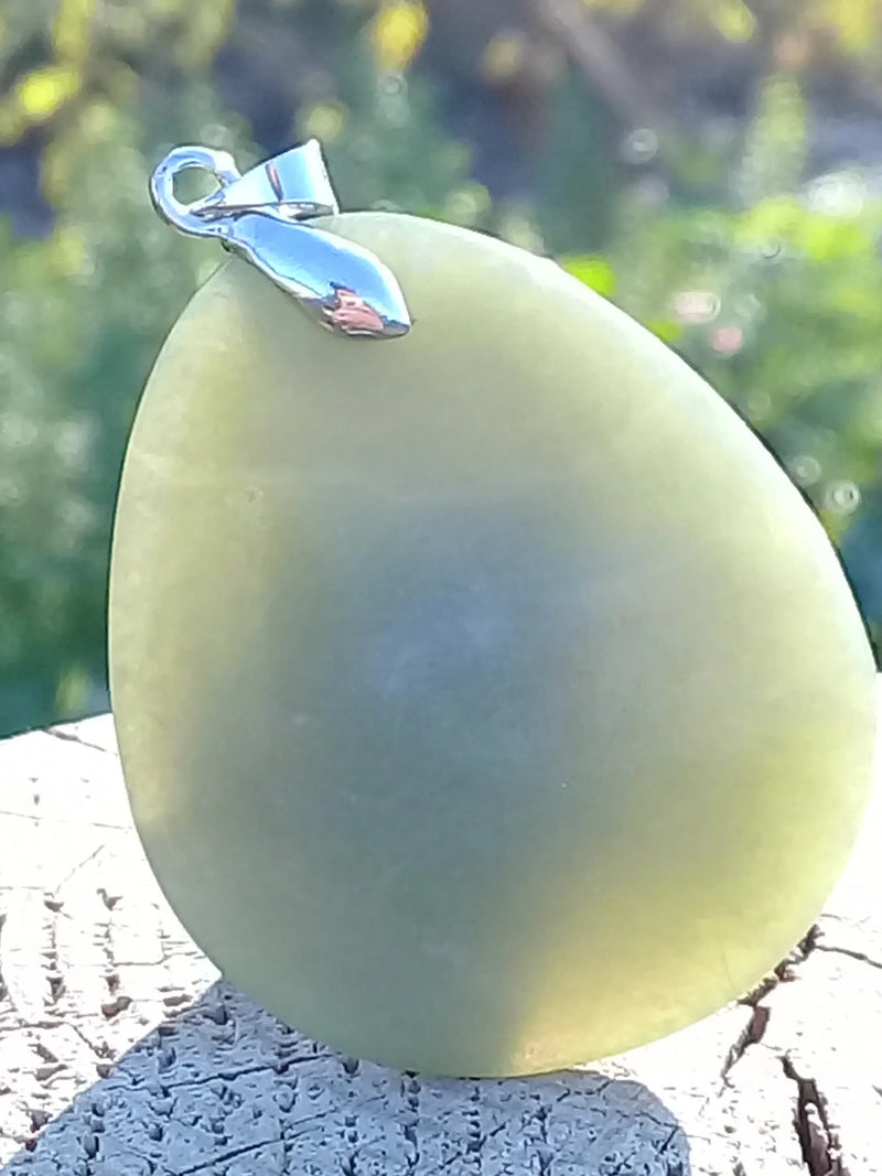 Load image into Gallery viewer, Jade Serpentine pendentif Grade A++++ Fourni avec son cordon Jade Serpentine pendentif Dans la besace du p&#39;tit Poucet   
