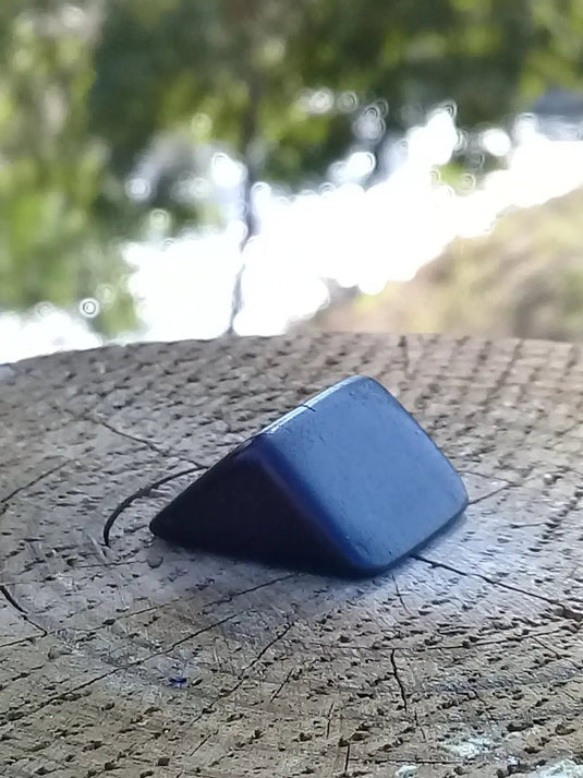 Jais ou Jet d’Angleterre pierre roulée Grade A++++ Jais d’Angleterre pierre roulée