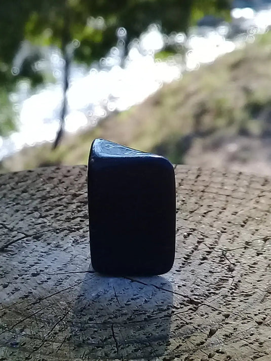 Jais ou Jet d’Angleterre pierre roulée Grade A++++ Jais d’Angleterre pierre roulée