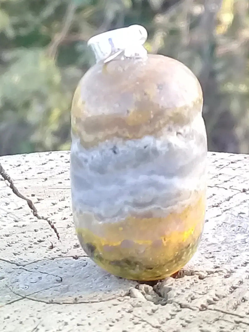 Load image into Gallery viewer, Jaspe Bourdon ou Jaspe Bumble-Bee pendentif Grade A+++ Rare Fourni avec cordon Jaspe Bourdon ou Jaspe Bumble-Bee pendentif
