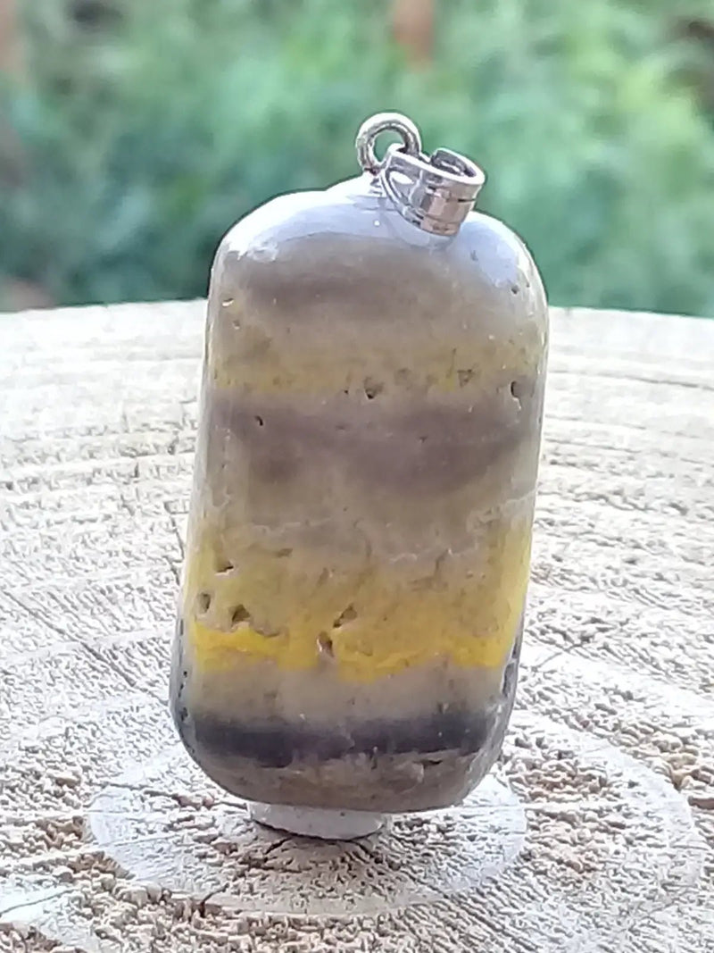 Chargez l&#39;image dans la visionneuse de la galerie, Jaspe Bourdon ou Jaspe Bumble-Bee pendentif Grade A+++ Rare Fourni avec cordon Jaspe Bourdon ou Jaspe Bumble-Bee pendentif

