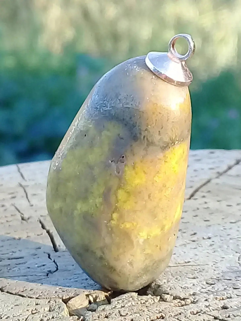 Chargez l&#39;image dans la visionneuse de la galerie, Jaspe Bourdon ou Jaspe Bumble-Bee pendentif Grade A+++ Rare Fourni avec cordon Jaspe Bourdon ou Jaspe Bumble-Bee pendentif
