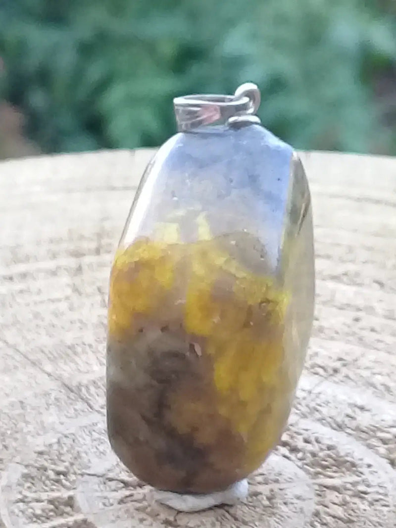 Load image into Gallery viewer, Jaspe Bourdon ou Jaspe Bumble-Bee pendentif Grade A+++ Rare Fourni avec cordon Jaspe Bourdon ou Jaspe Bumble-Bee pendentif
