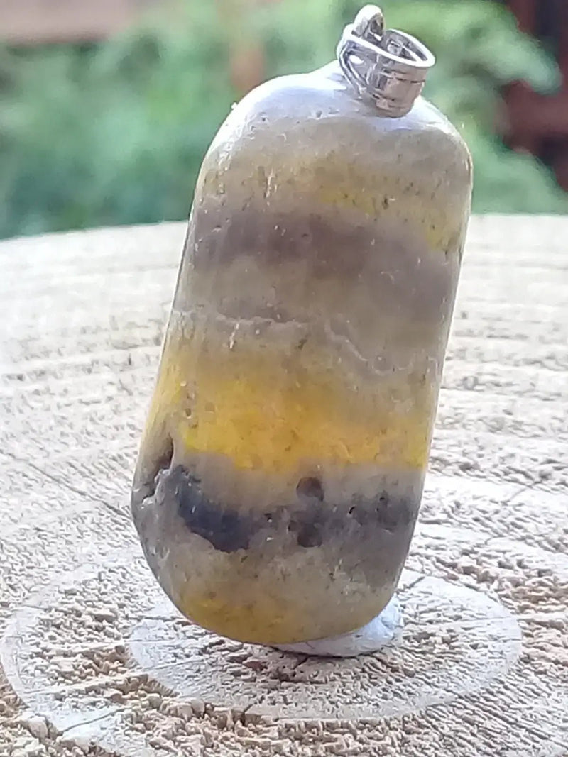 Chargez l&#39;image dans la visionneuse de la galerie, Jaspe Bourdon ou Jaspe Bumble-Bee pendentif Grade A+++ Rare Fourni avec cordon Jaspe Bourdon ou Jaspe Bumble-Bee pendentif
