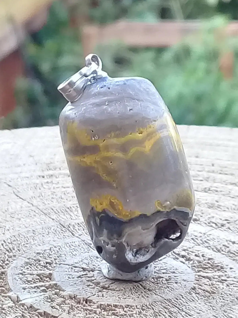 Chargez l&#39;image dans la visionneuse de la galerie, Jaspe Bourdon ou Jaspe Bumble-Bee pendentif Grade A+++ Rare Fourni avec cordon Jaspe Bourdon ou Jaspe Bumble-Bee pendentif
