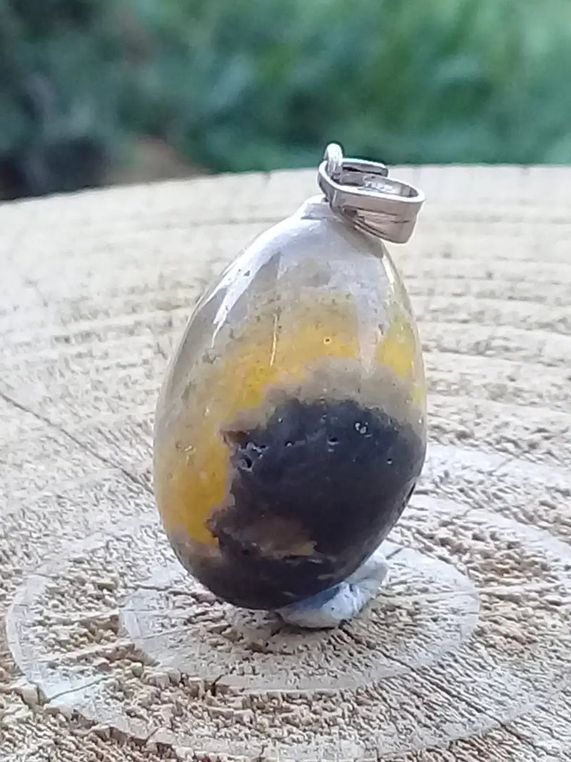 Chargez l&#39;image dans la visionneuse de la galerie, Jaspe Bourdon ou Jaspe Bumble-Bee pendentif Grade A+++ Rare Fourni avec cordon Jaspe Bourdon ou Jaspe Bumble-Bee pendentif
