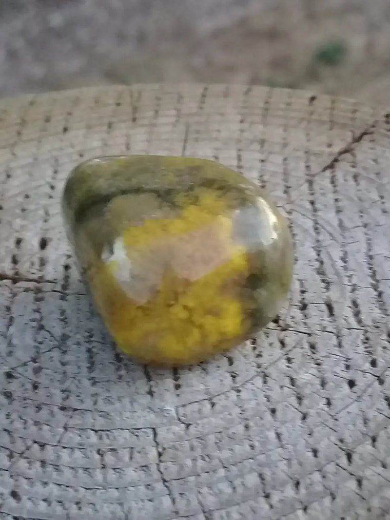 Chargez l&#39;image dans la visionneuse de la galerie, Jaspe Bourdon ou Jaspe Bumble-Bee pierre roulée Grade A +++ Rare Jaspe Bourdon / Jaspe Bumble-Bee
