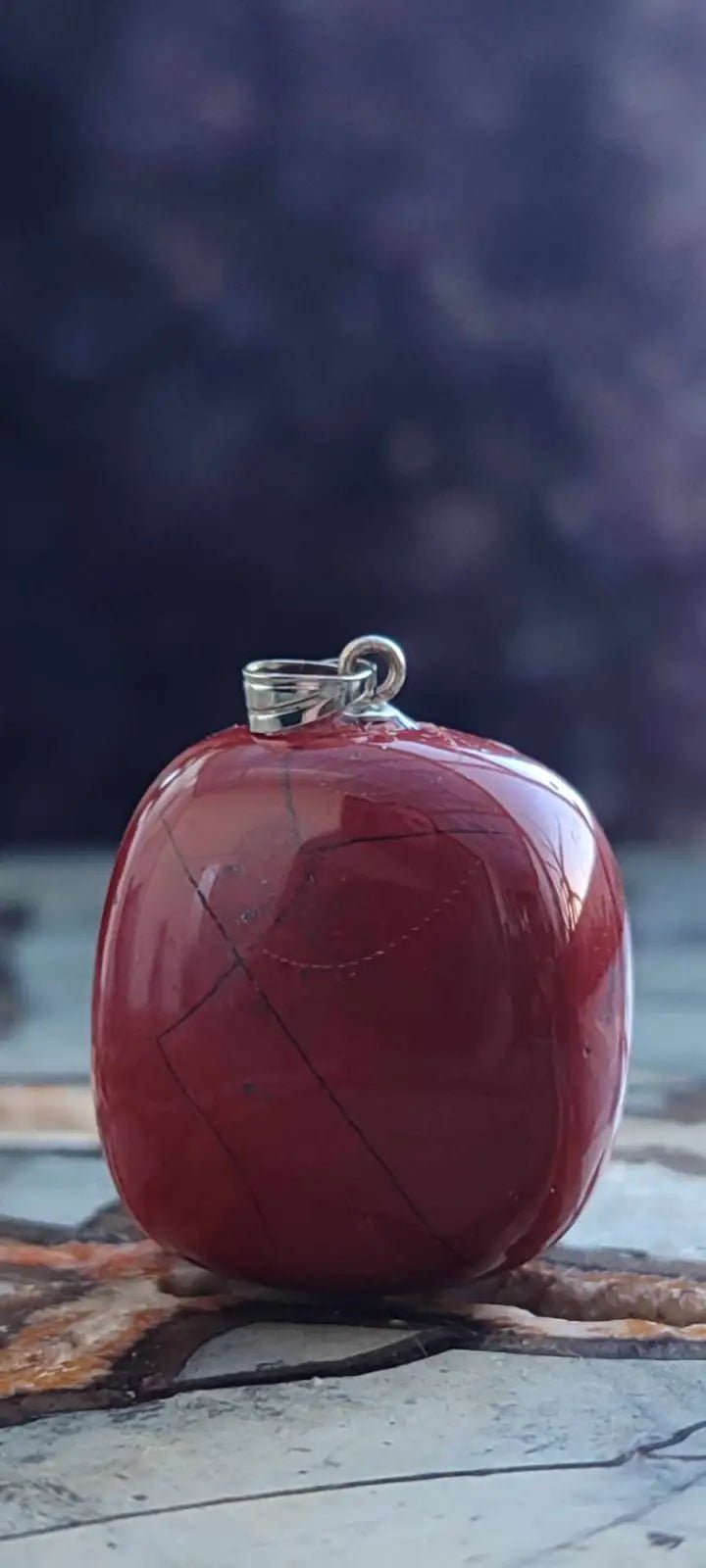 Load image into Gallery viewer, Jaspe rouge du Brésil pendentif Grade A++++ (fourni avec cordon) Jaspe rouge du Brésil pierre roulée
