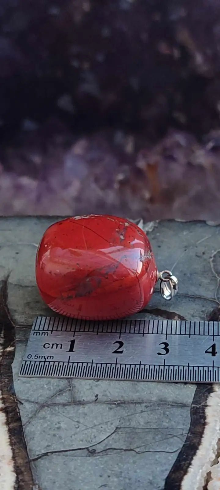 Load image into Gallery viewer, Jaspe rouge du Brésil pendentif Grade A++++ (fourni avec cordon) Jaspe rouge du Brésil pierre roulée
