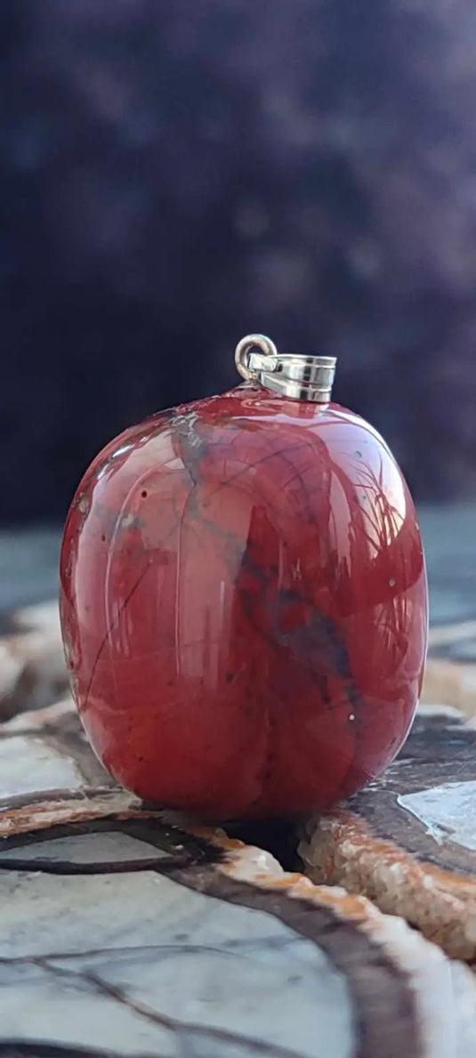 Jaspe rouge du Brésil pendentif Grade A++++ (fourni avec cordon) Jaspe rouge du Brésil pierre roulée
