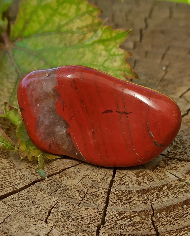 Chargez l&#39;image dans la visionneuse de la galerie, Jaspe rouge du Brésil pierre roulée Grade A++++ Jaspe rouge du Brésil pierre roulée Dans la besace du p&#39;tit Poucet   
