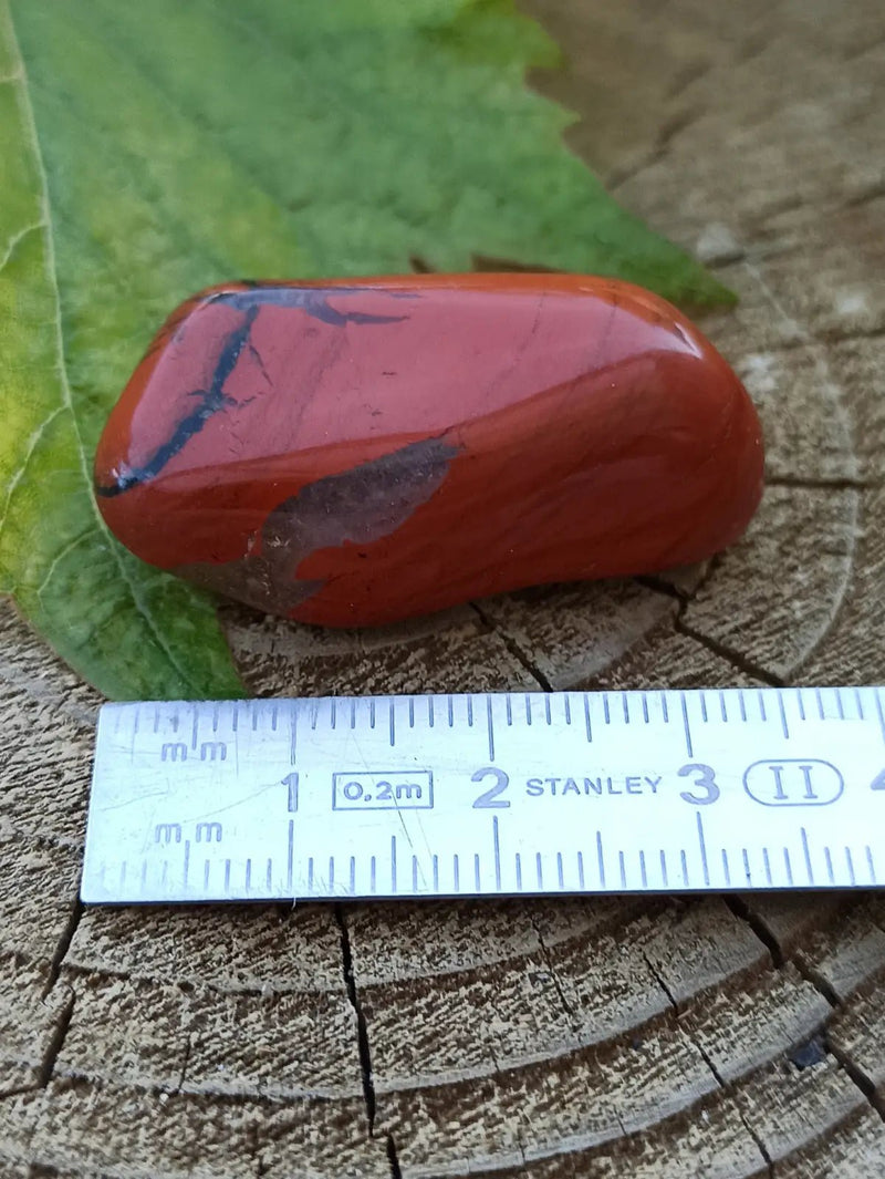 Load image into Gallery viewer, Jaspe rouge du Brésil pierre roulée Grade A++++ Jaspe rouge du Brésil pierre roulée
