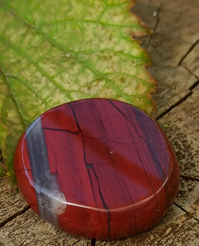 Load image into Gallery viewer, Jaspe rouge du Brésil pierre roulée Grade A++++ Jaspe rouge du Brésil pierre roulée
