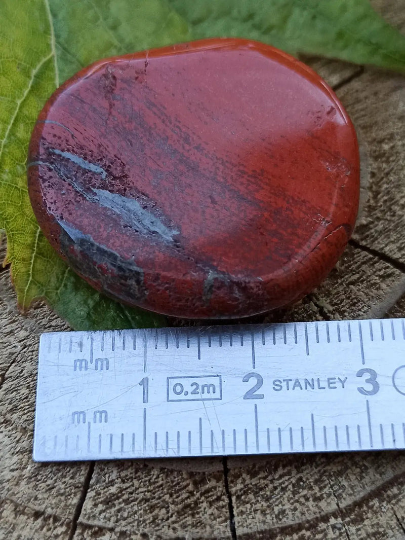 Load image into Gallery viewer, Jaspe rouge du Brésil pierre roulée Grade A++++ Jaspe rouge du Brésil pierre roulée
