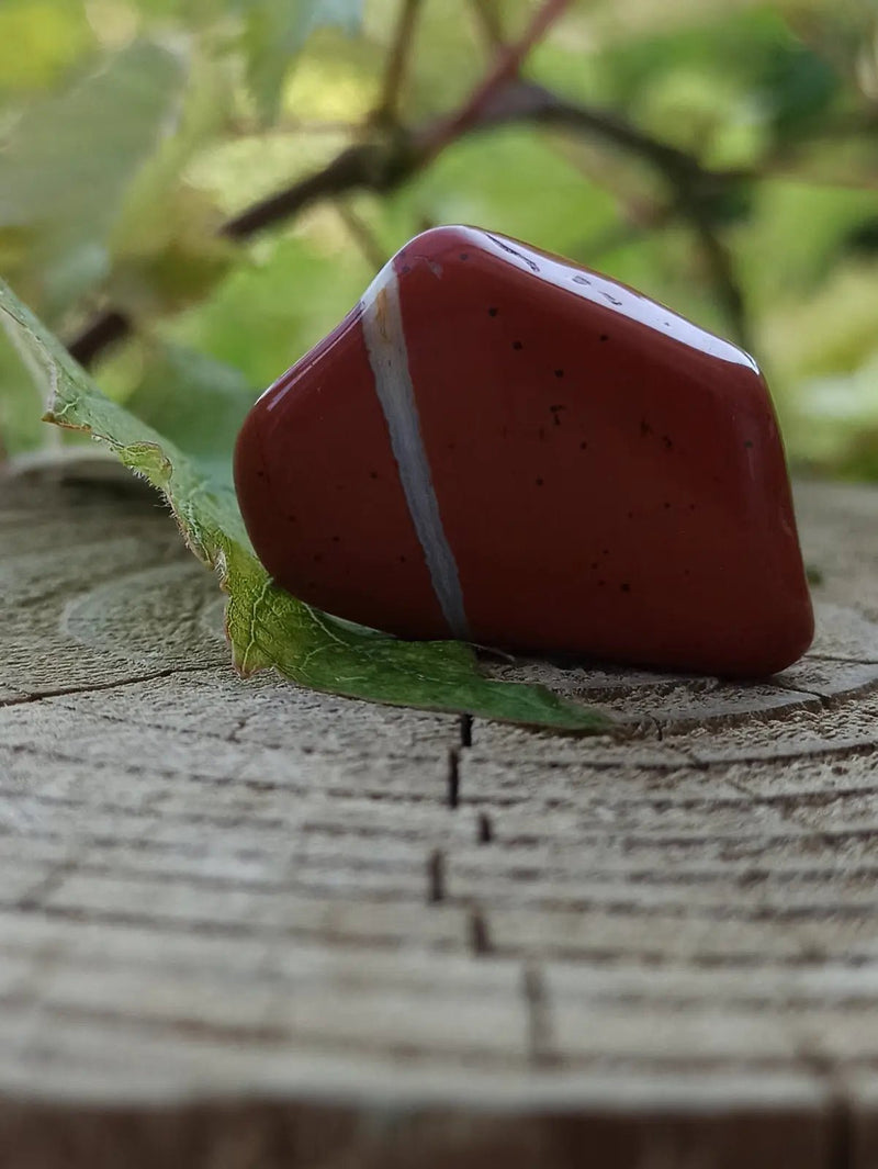 Chargez l&#39;image dans la visionneuse de la galerie, Jaspe rouge du Brésil pierre roulée Grade A++++ Jaspe rouge du Brésil pierre roulée
