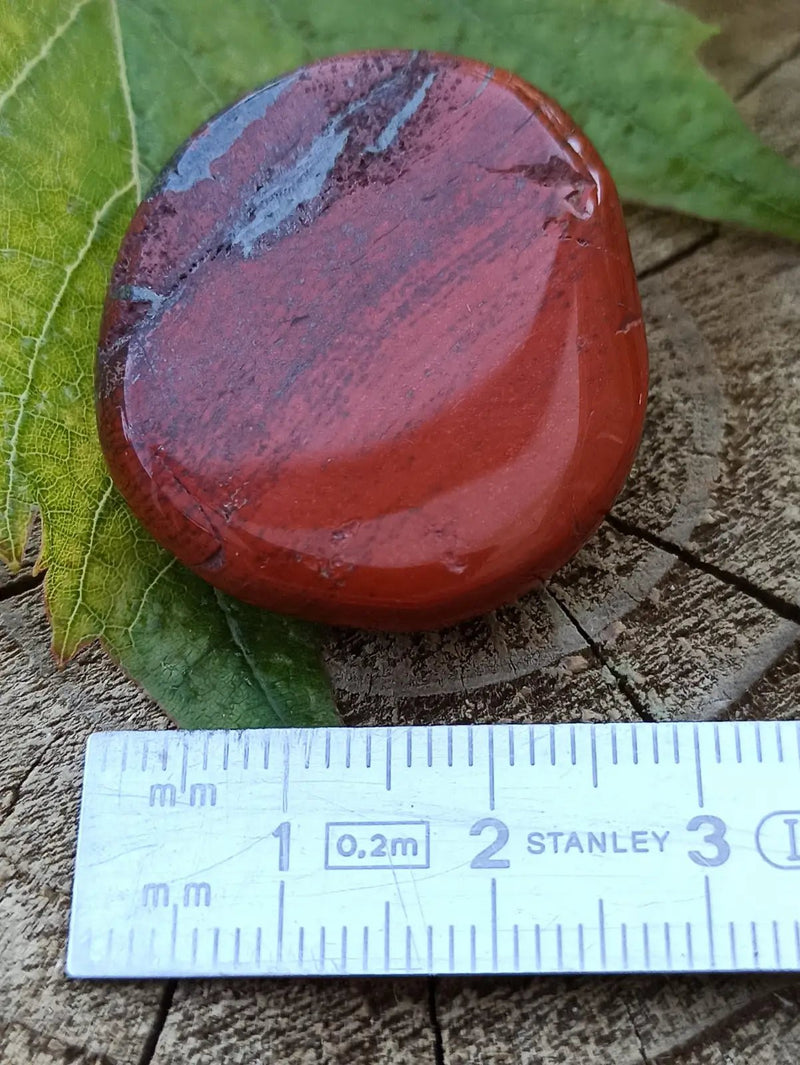 Load image into Gallery viewer, Jaspe rouge du Brésil pierre roulée Grade A++++ Jaspe rouge du Brésil pierre roulée
