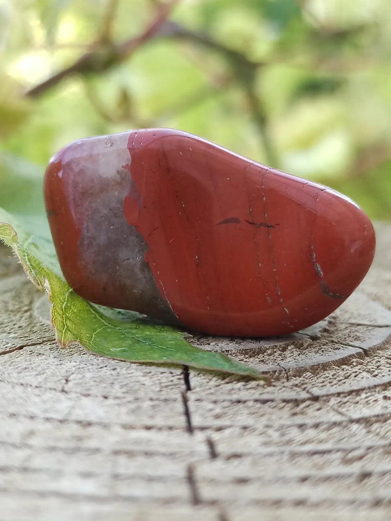 Load image into Gallery viewer, Jaspe rouge du Brésil pierre roulée Grade A++++ Jaspe rouge du Brésil pierre roulée
