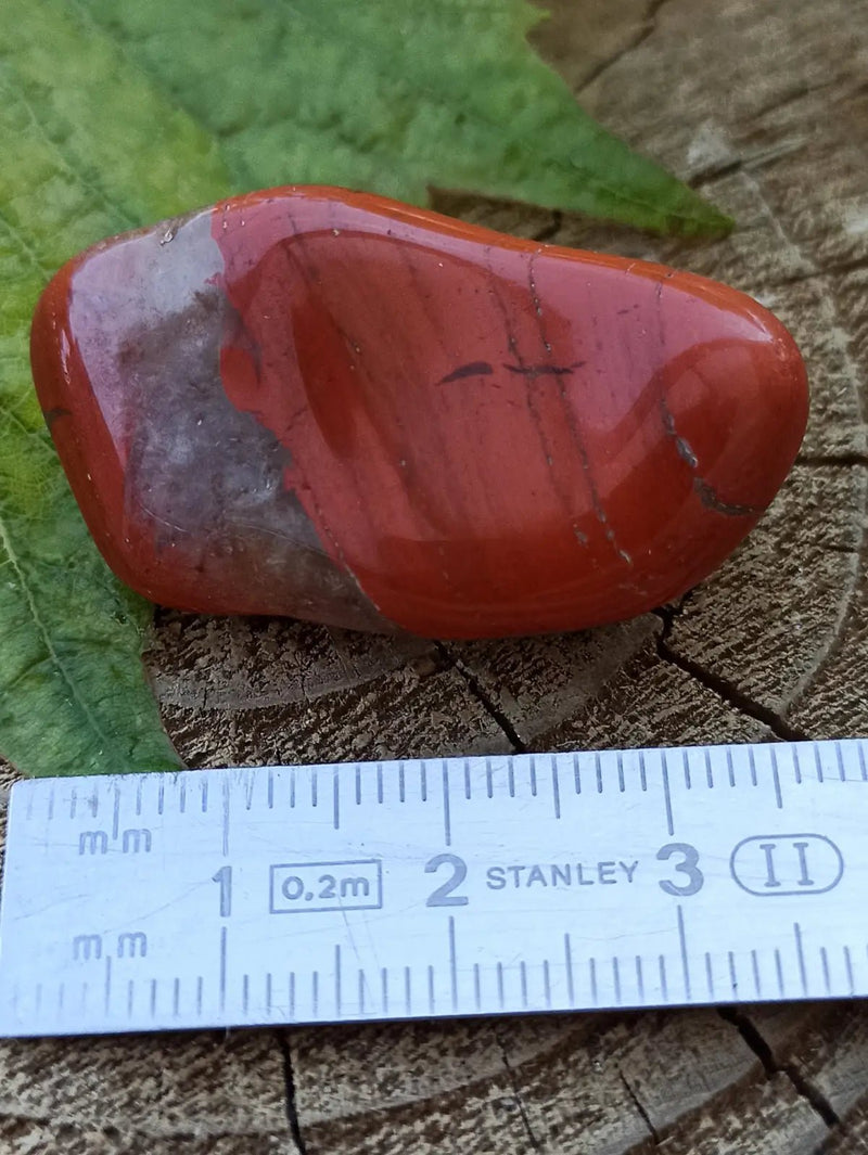 Load image into Gallery viewer, Jaspe rouge du Brésil pierre roulée Grade A++++ Jaspe rouge du Brésil pierre roulée
