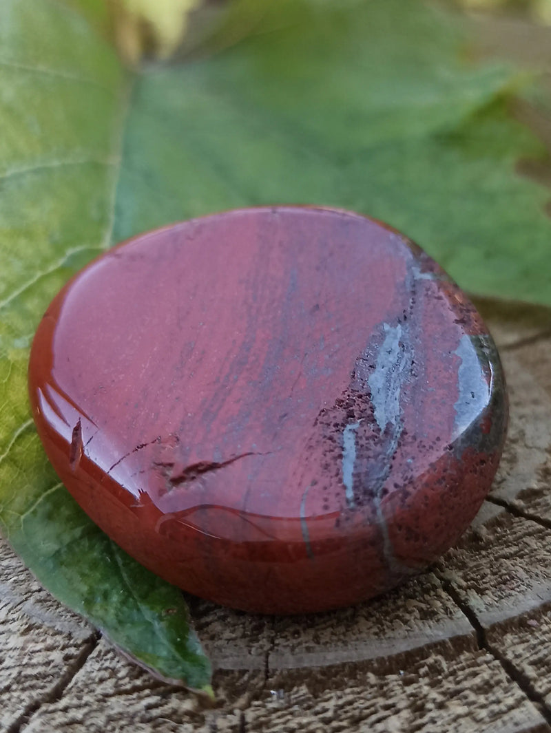 Laden Sie das Bild in Galerie -Viewer, Jaspe rouge du Brésil pierre roulée Grade A++++ Jaspe rouge du Brésil pierre roulée Dans la besace du p&#39;tit Poucet   
