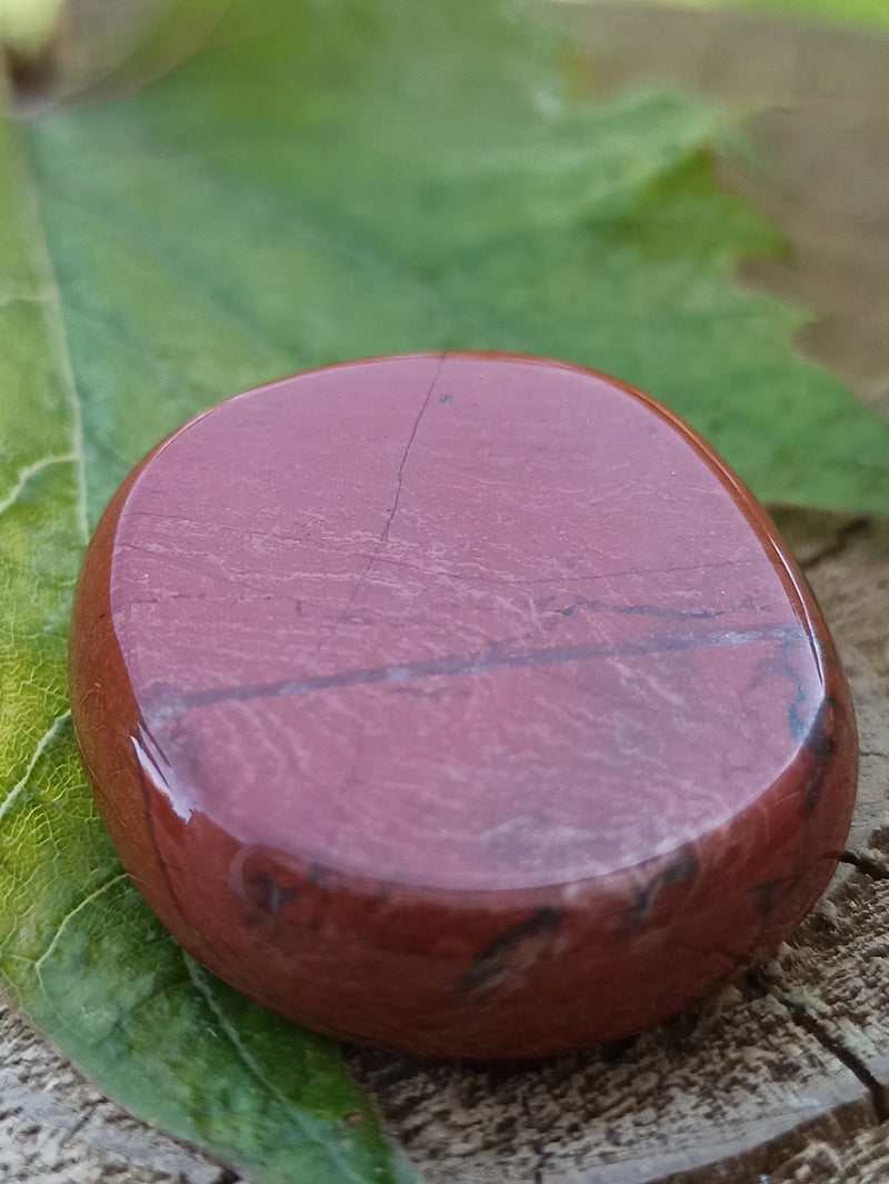 Загрузить изображение в просмотрщик галереи, Jaspe rouge du Brésil pierre roulée Grade A++++ Jaspe rouge du Brésil pierre roulée Dans la besace du p&#39;tit Poucet   
