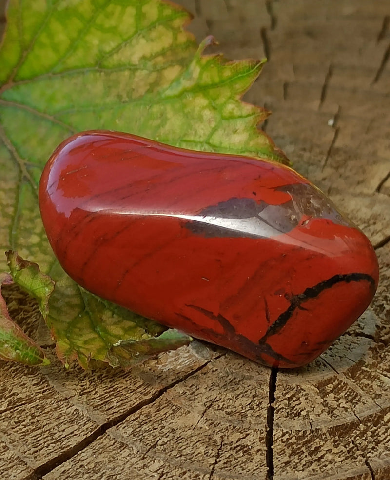Load image into Gallery viewer, Jaspe rouge du Brésil pierre roulée Grade A++++ Jaspe rouge du Brésil pierre roulée Dans la besace du p&#39;tit Poucet   
