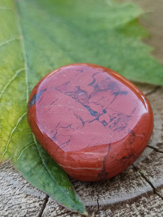 Jaspe rouge du Brésil pierre roulée Grade A++++j Jaspe rouge du Brésil pierre roulée Dans la besace du p'tit Poucet   