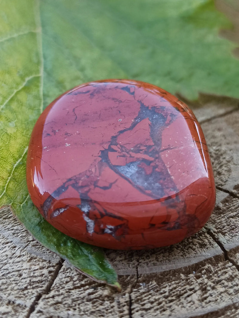 Carica immagine in Galleria Viewer, Jaspe rouge du Brésil pierre roulée Grade A++++j Jaspe rouge du Brésil pierre roulée Dans la besace du p&#39;tit Poucet   
