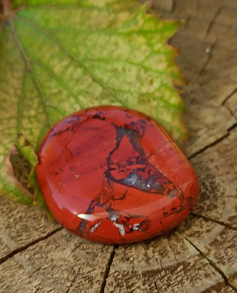Chargez l&#39;image dans la visionneuse de la galerie, Jaspe rouge du Brésil pierre roulée Grade A++++j Jaspe rouge du Brésil pierre roulée Dans la besace du p&#39;tit Poucet   
