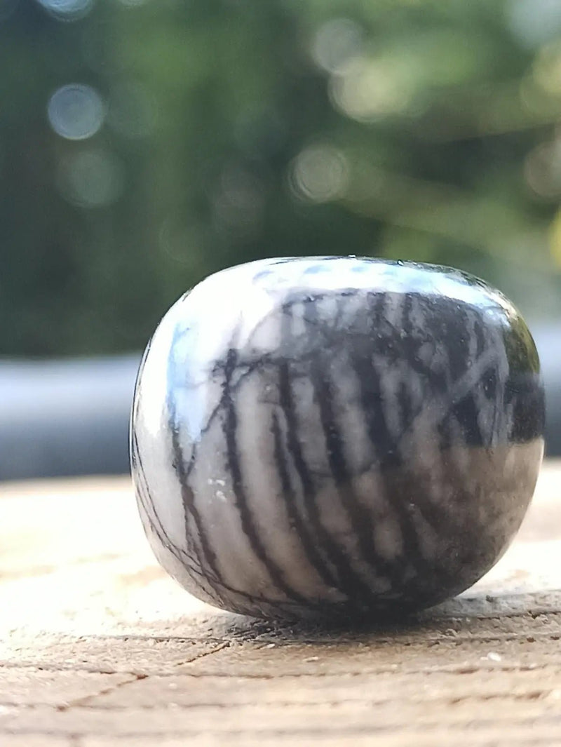 Load image into Gallery viewer, Jaspe toile d’araignée d’Autriche pierre roulée Grade A++++ Jaspe toile d’araignée
