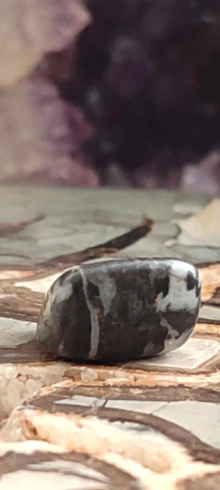 Chargez l'image dans la visionneuse de la galerie, Jaspe zébré du Brésil pierre roulée Grade A++++ Jaspe Zèbre pierre roulée
