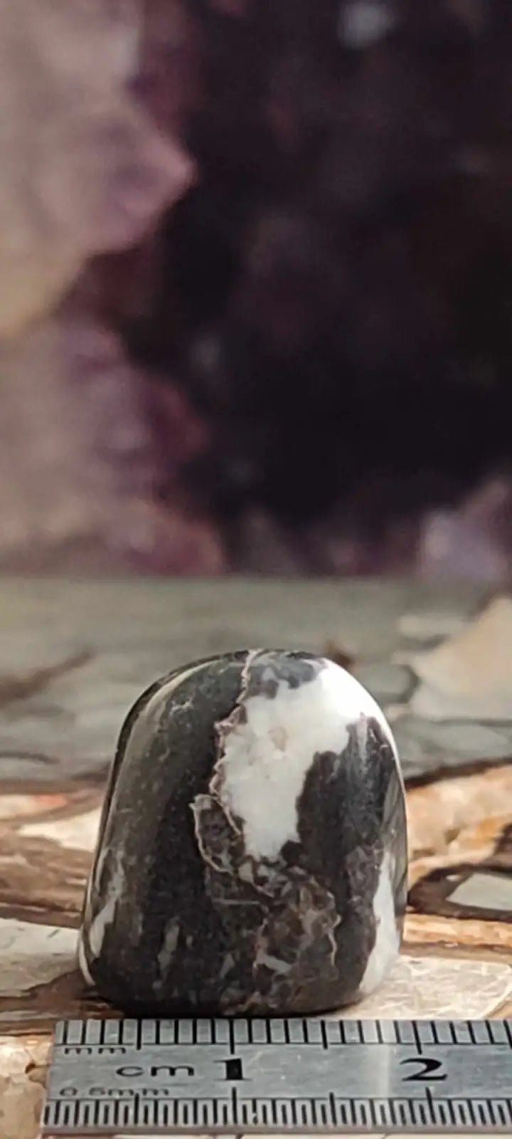 Chargez l'image dans la visionneuse de la galerie, Jaspe zébré du Brésil pierre roulée Grade A++++ Jaspe Zèbre pierre roulée
