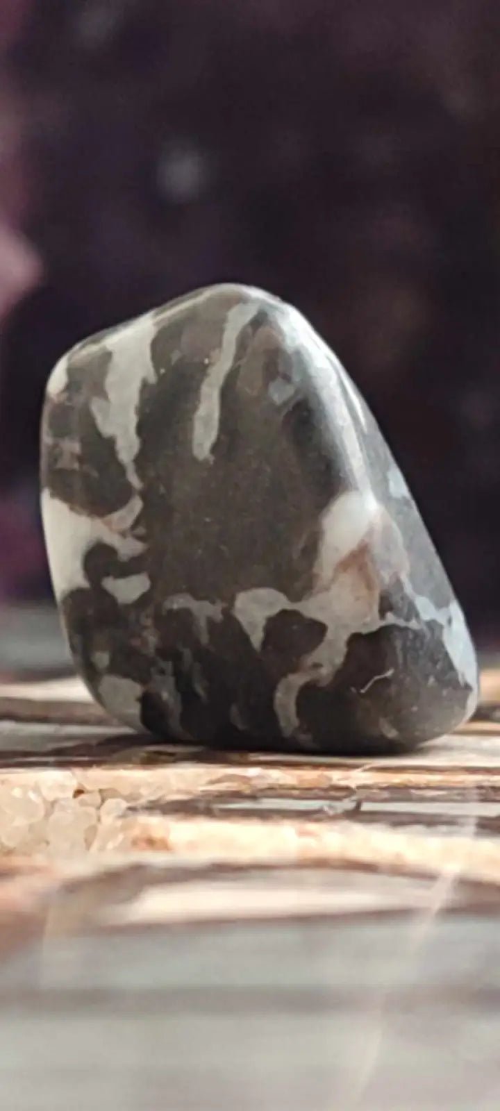 Chargez l'image dans la visionneuse de la galerie, Jaspe zébré du Brésil pierre roulée Grade A++++ Jaspe Zèbre pierre roulée
